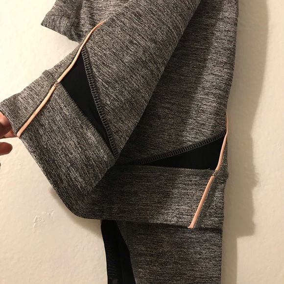 SOLD- Active mesh panel leggings - Picture 2 of 6